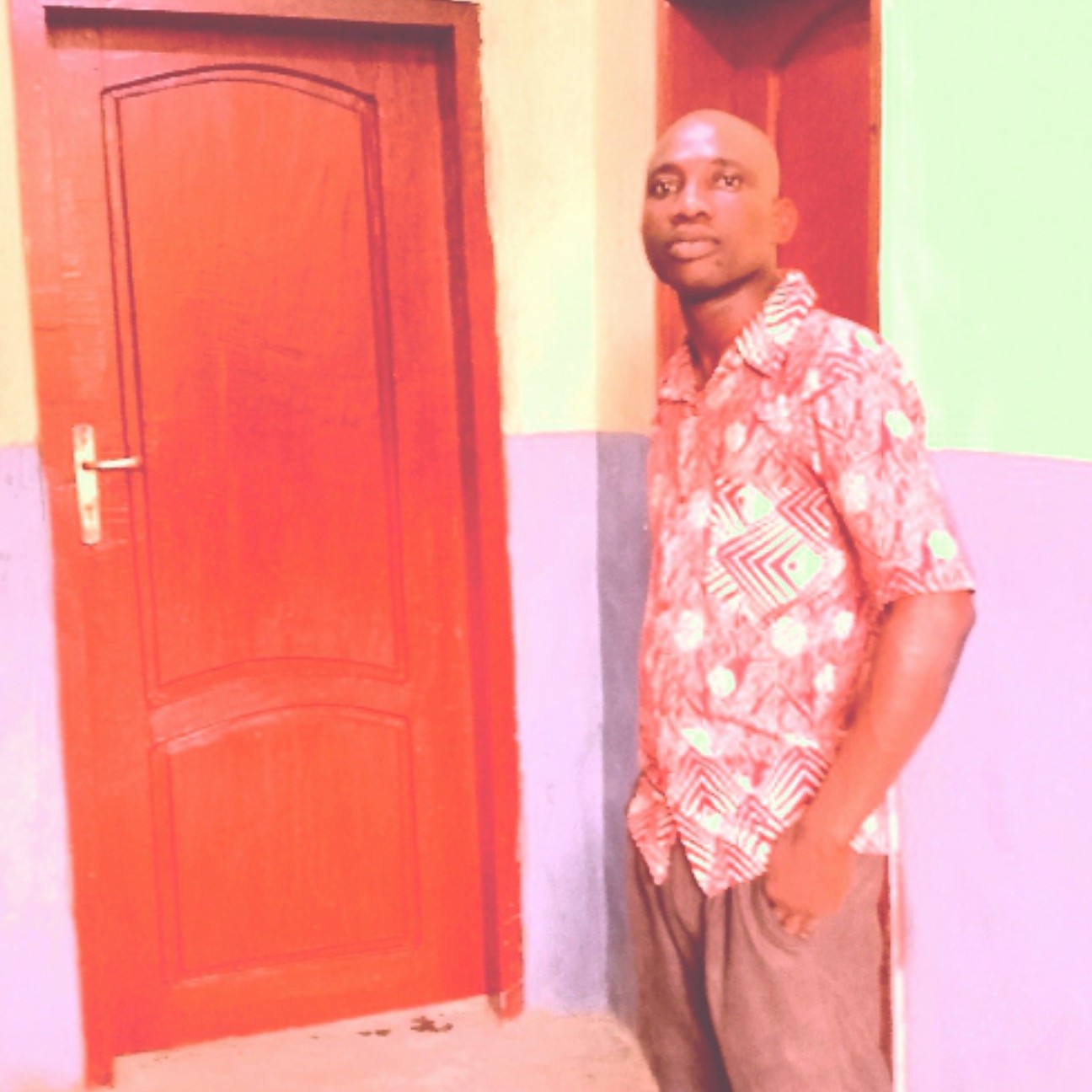Je suis Menuisier je cherche une entreprise construction pour un travail en RDCongo 